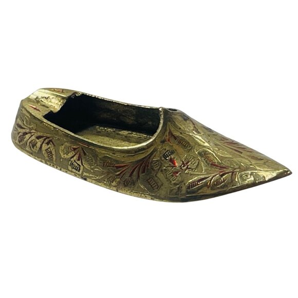Vintage Brass Decorative Shoe Figurine With Intricate Ashtray Floral Engraving - Picture 3 of 8